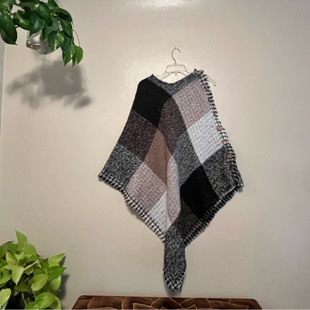 Simply Noelle women’s poncho
